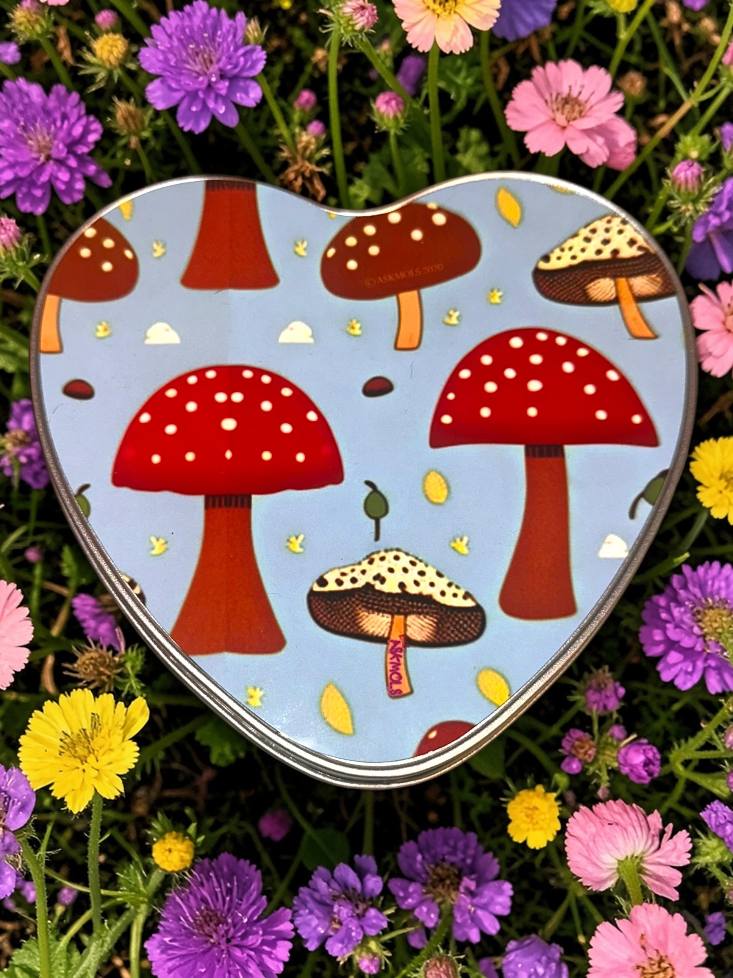 Shroomies metal heart tin
